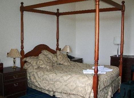 The Anchorage Hotel Трун Екстериор снимка