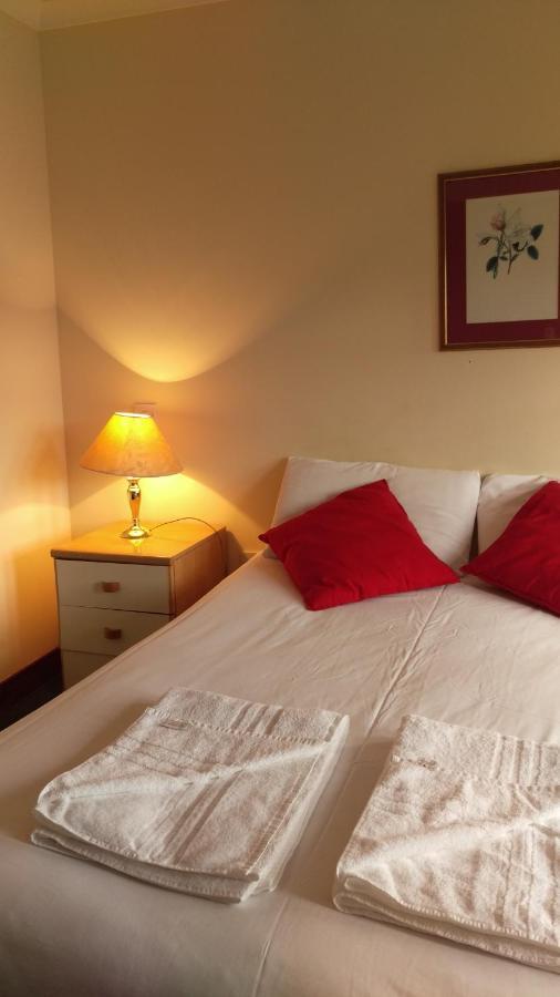 The Anchorage Hotel Трун Екстериор снимка
