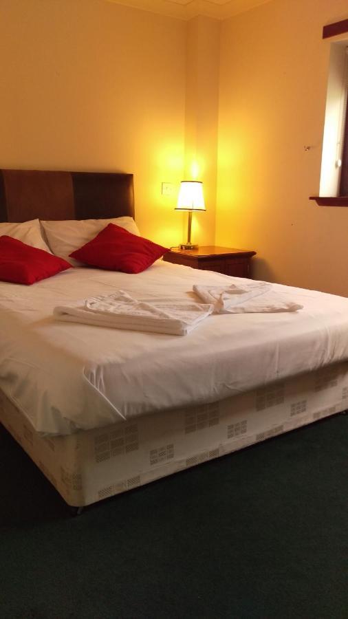 The Anchorage Hotel Трун Екстериор снимка