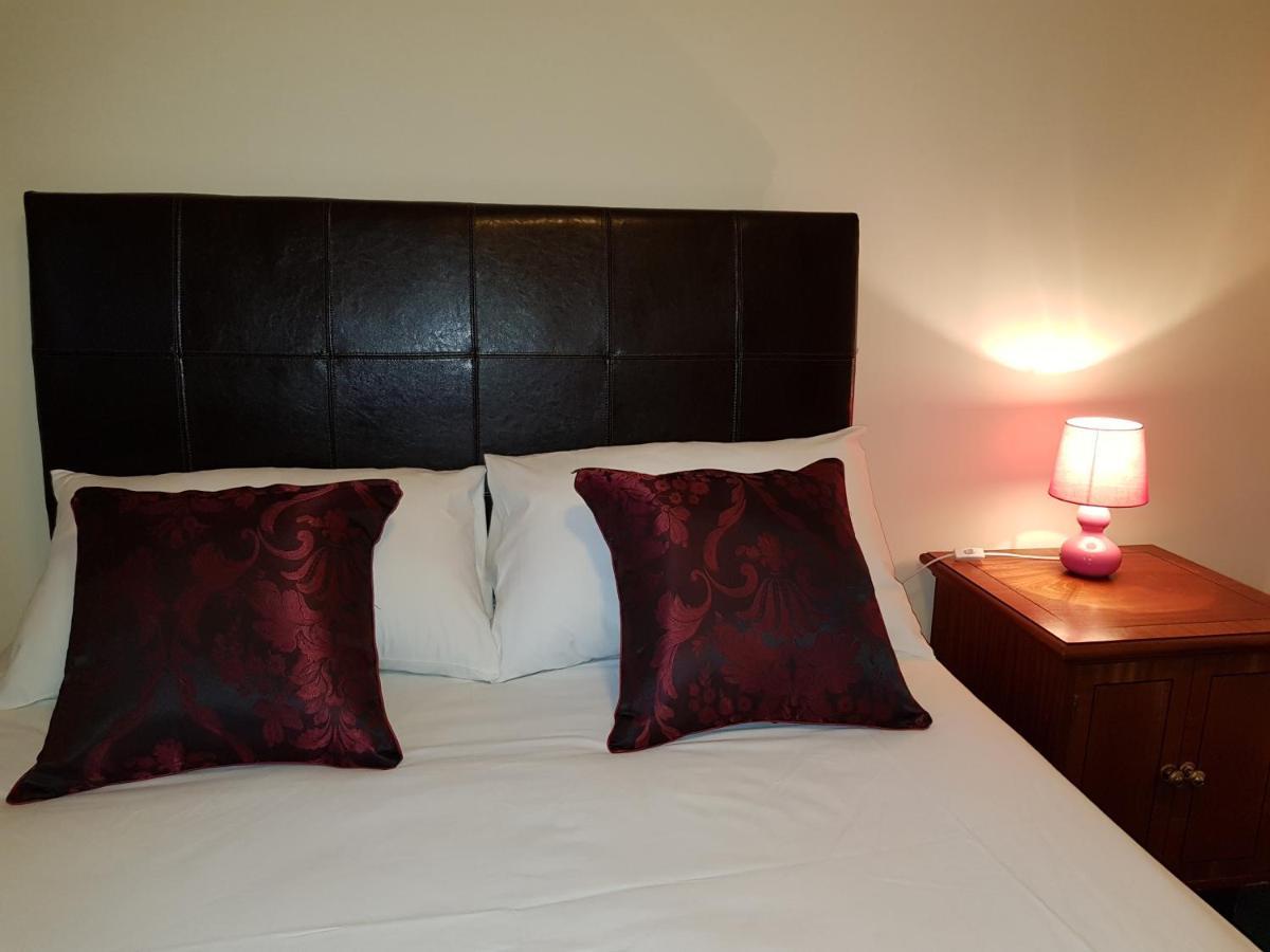 The Anchorage Hotel Трун Екстериор снимка