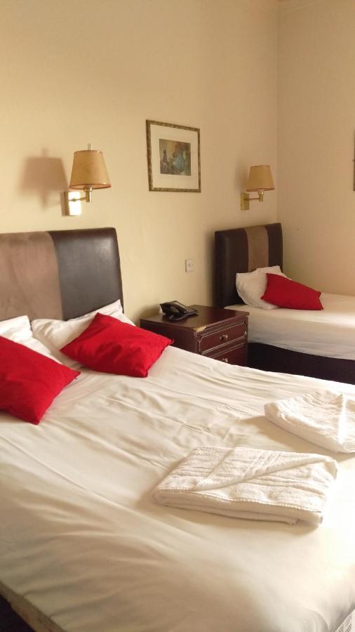 The Anchorage Hotel Трун Екстериор снимка