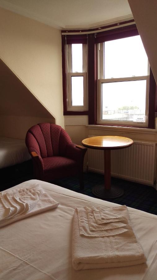 The Anchorage Hotel Трун Екстериор снимка