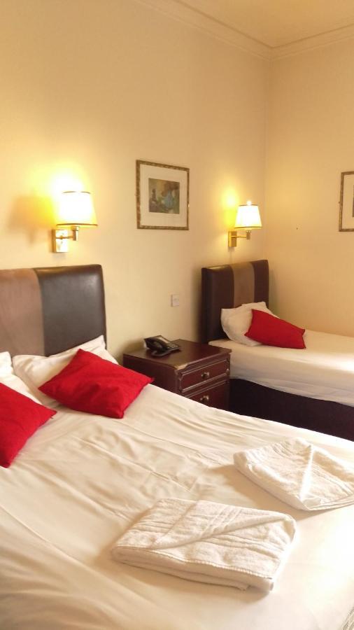 The Anchorage Hotel Трун Екстериор снимка