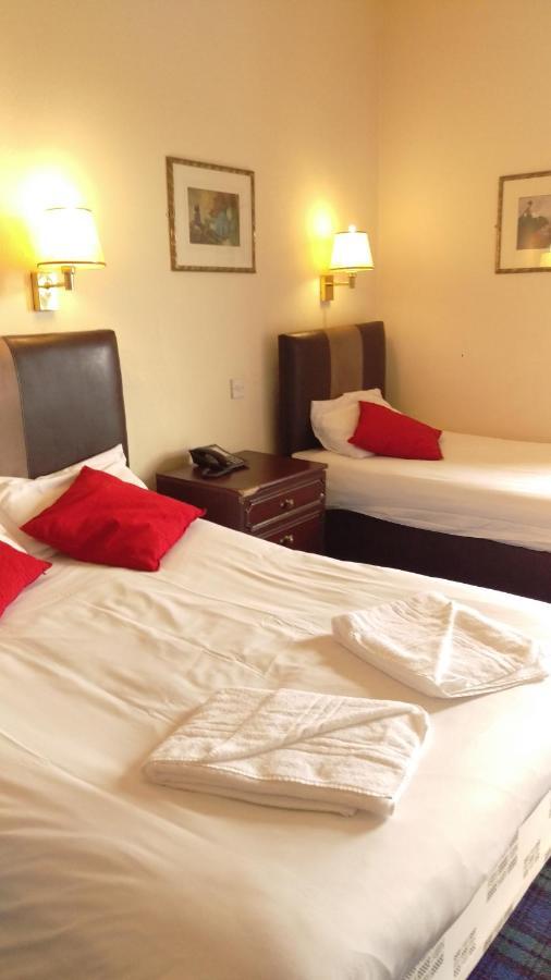 The Anchorage Hotel Трун Екстериор снимка